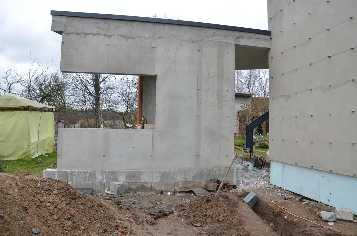 Terasa realizace – Kontrastující přístavba